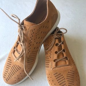 ✨ Brand New ✨ Under Armour Size 9 Yellow Shoes